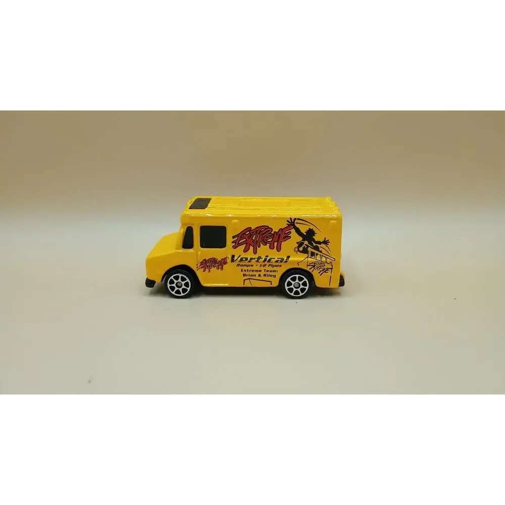 MAISTO 2013 USA ADVENTURE WHEELS EXTREME VERTICAL TRUCK 1/64